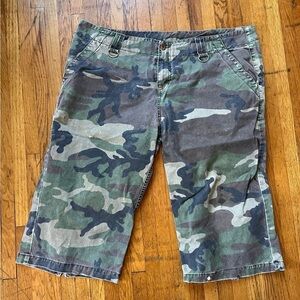 Brand: Super Low Fat
Size: 15
Camo shorts
